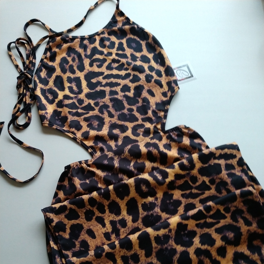 Leopard print bodycon dress.